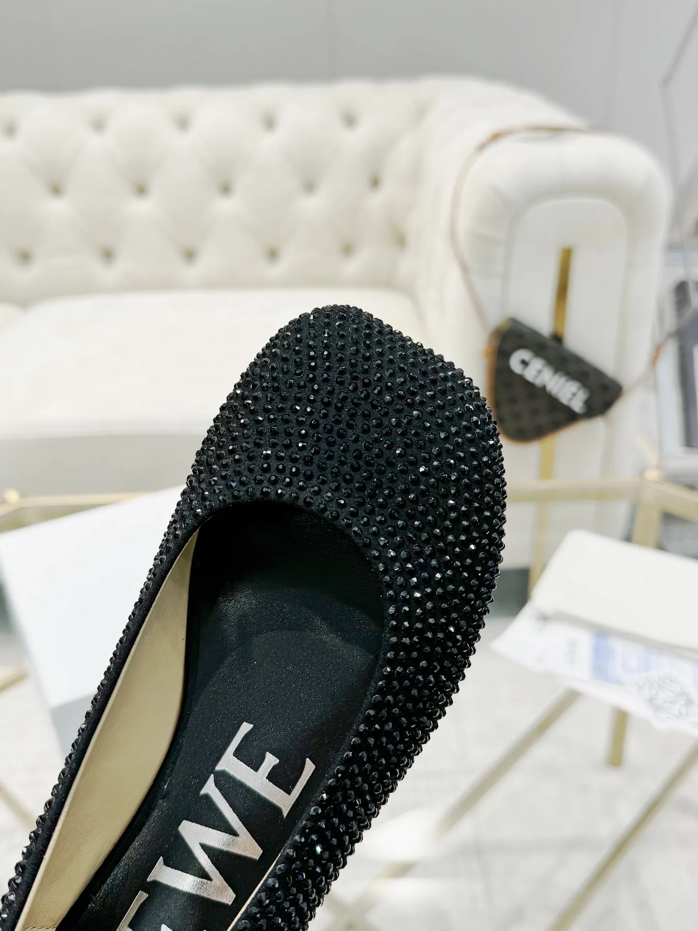 👟👟Ex-factory price 640👟👟 LOEWE‼ ️ New arrival‼ ️Imported genuine leather sole Loewe 2024/aw early spring latest T stage colored diamond series catwalk style 😘😘😘 Upper: imported silk cloth lining: imported water-dyed sheepskin Outsole: original molded injection molded leather outsole Heel: small flat size Number: 35-39 (40/41/42/43 custom-made, non-refundable)
